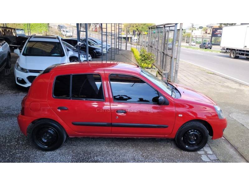 RENAULT - CLIO - 2008/2009 - Vermelha - R$ 17.500,00