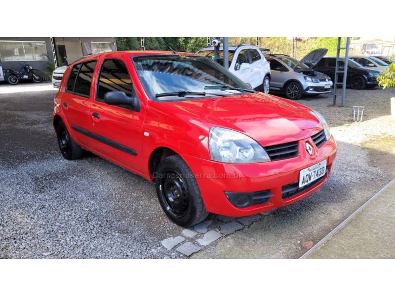 RENAULT - CLIO - 2008/2009 - Vermelha - R$ 17.500,00