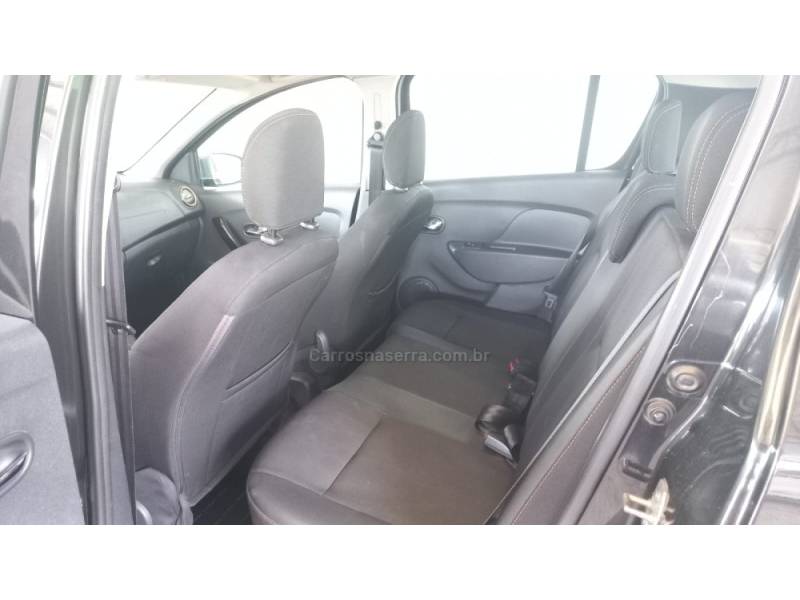 RENAULT - SANDERO - 2016/2017 - Preta - R$ 47.500,00