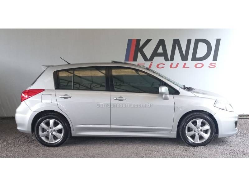 NISSAN - TIIDA - 2012/2013 - Prata - R$ 39.000,00