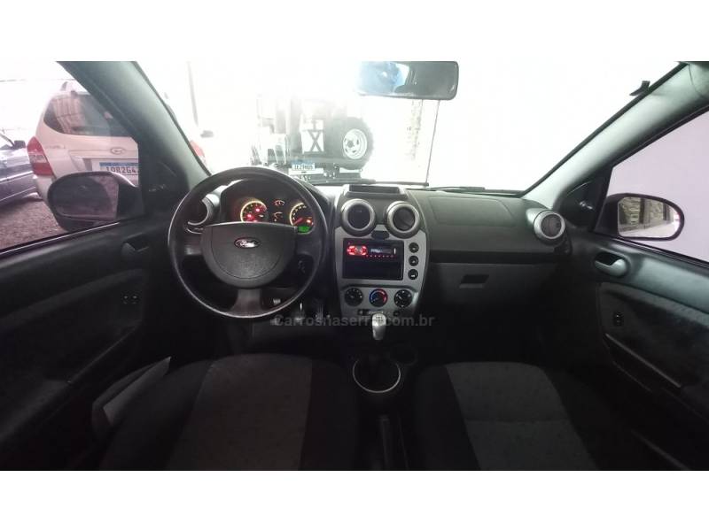 FORD - FIESTA - 2011/2012 - Branca - R$ 31.900,00