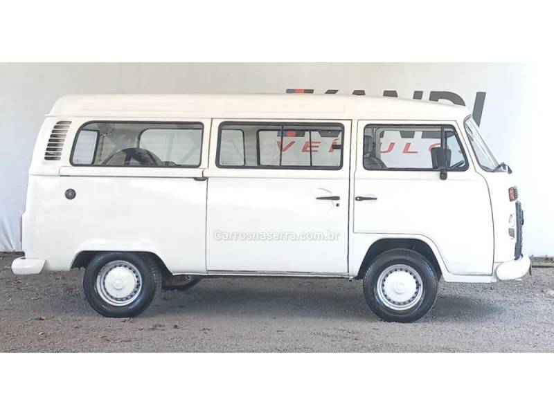 VOLKSWAGEN - KOMBI - 2013/2014 - Branca - R$ 53.000,00