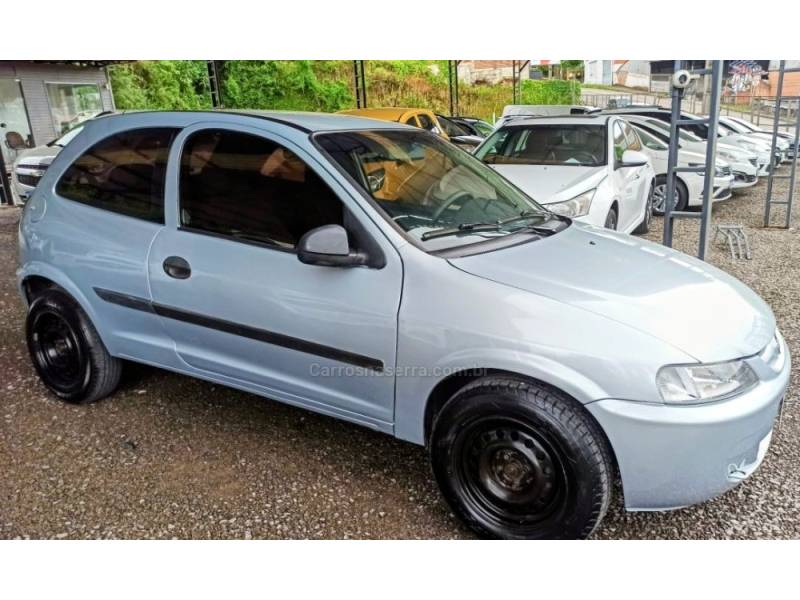 CHEVROLET - CELTA - 2005/2006 - Prata - R$ 17.900,00