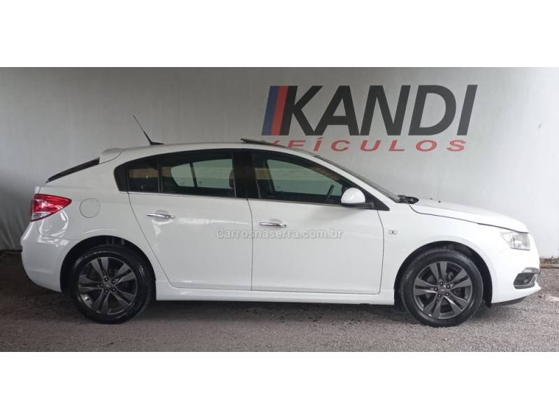 CHEVROLET - CRUZE - 2014/2015 - Branca - R$ 72.000,00