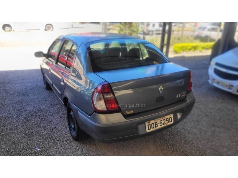 RENAULT - CLIO - 2005/2005 - Cinza - R$ 9.900,00