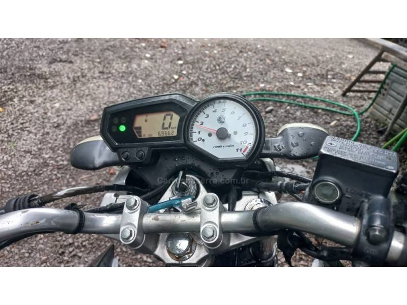 YAMAHA - FAZER - 2013/2014 - Preta - R$ 15.500,00