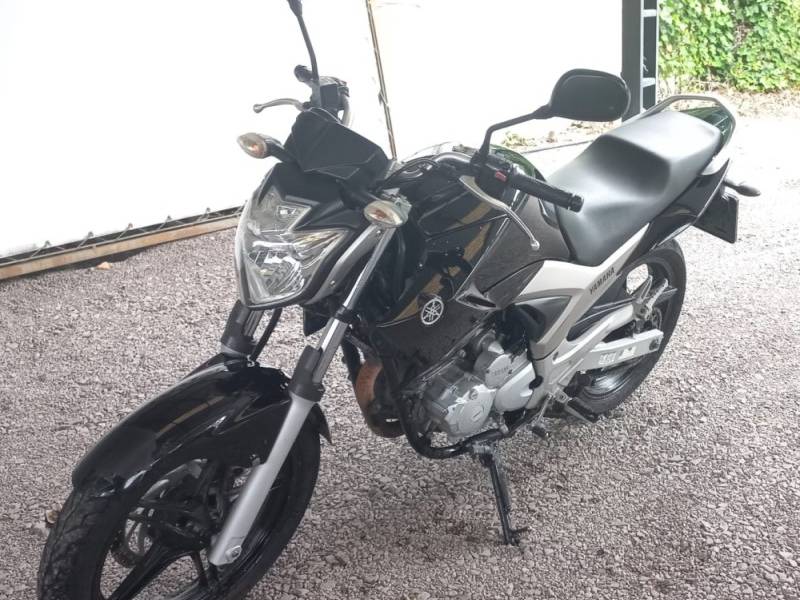 YAMAHA - FAZER - 2013/2014 - Preta - R$ 15.500,00