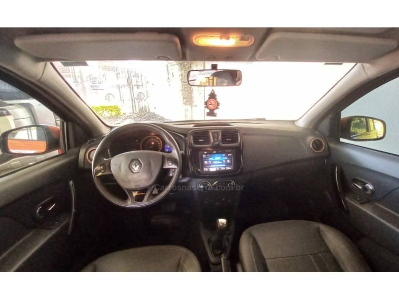 RENAULT - SANDERO - 2014/2015 - Laranja - R$ 45.900,00