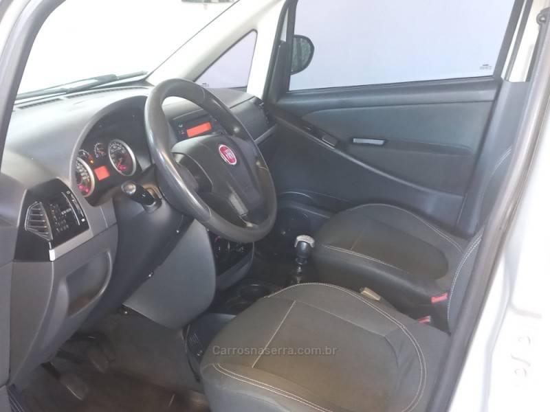 FIAT - IDEA - 2011/2012 - Prata - R$ 34.000,00