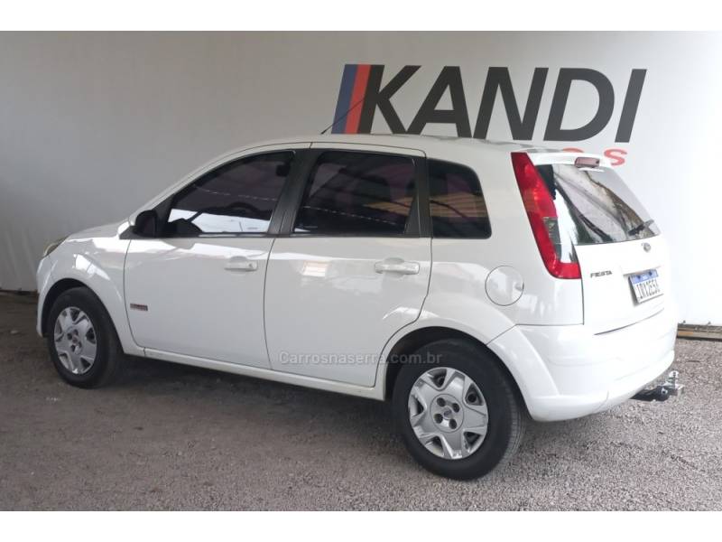 FORD - FIESTA - 2011/2012 - Branca - R$ 31.900,00