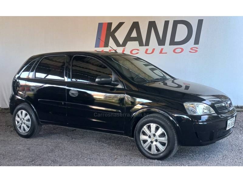 CHEVROLET - CORSA - 2010/2011 - Preta - R$ 31.400,00