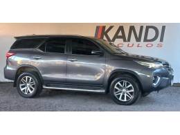 TOYOTA - HILUX SW4 - 2019/2019 - Cinza - R$ 229.900,00