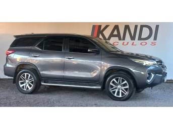 TOYOTA - HILUX SW4 - 2019/2019 - Cinza - R$ 229.900,00