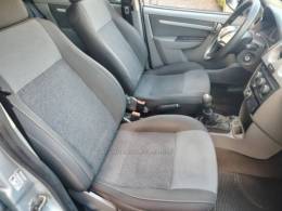 CHEVROLET - PRISMA - 2011/2012 - Prata - R$ 32.900,00