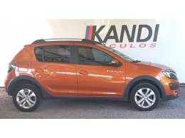 RENAULT - SANDERO - 2014/2015 - Laranja - R$ 45.900,00