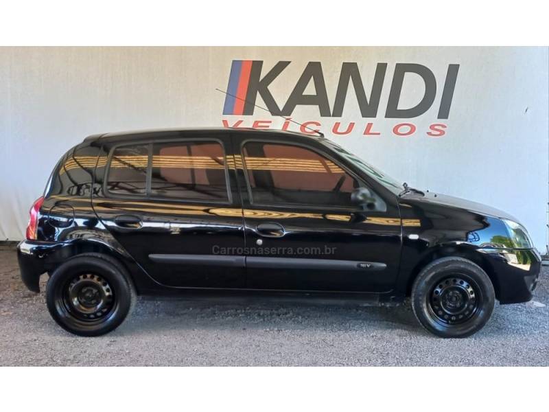 RENAULT - CLIO - 2009/2010 - Preta - R$ 22.900,00