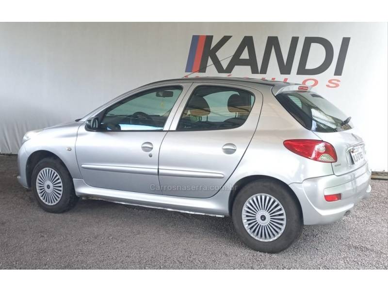 PEUGEOT - 207 - 2013/2014 - Prata - R$ 27.900,00