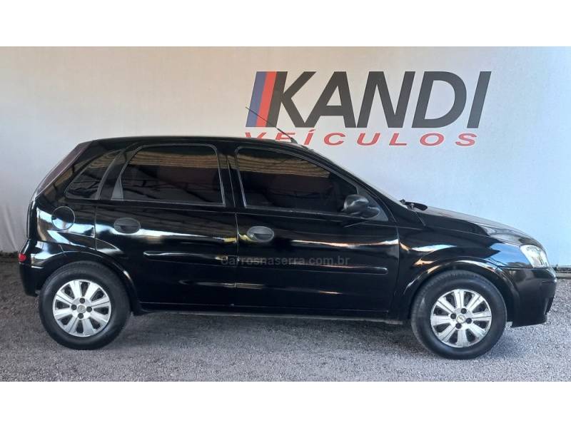 CHEVROLET - CORSA - 2010/2011 - Preta - R$ 31.400,00