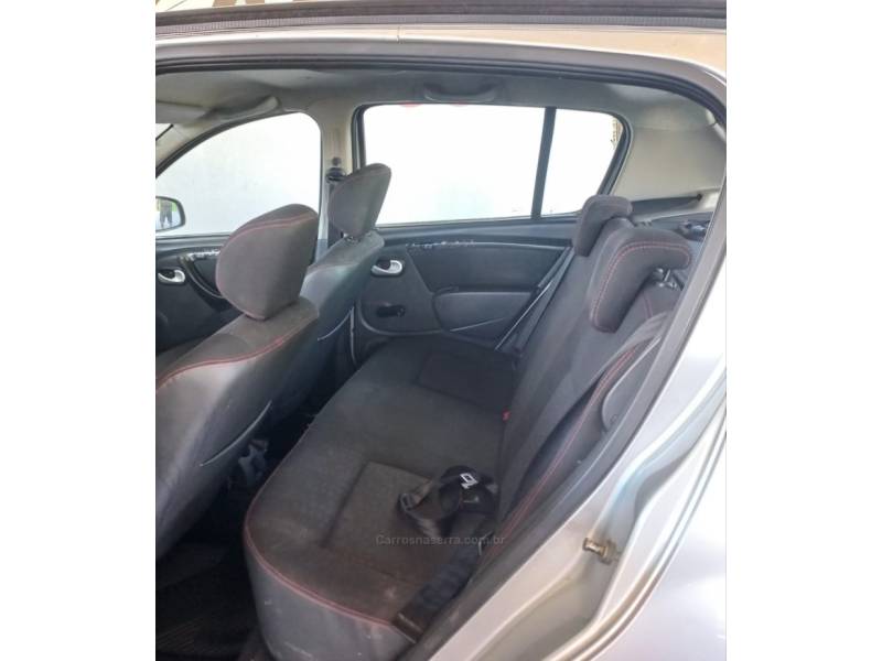 RENAULT - SANDERO - 2010/2010 - Prata - R$ 28.900,00