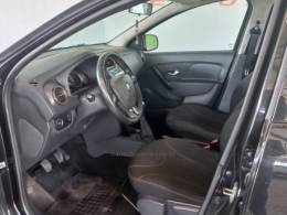 RENAULT - SANDERO - 2016/2017 - Preta - R$ 47.500,00