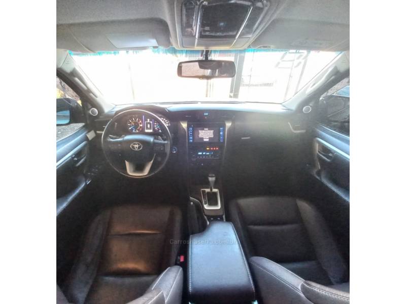 TOYOTA - HILUX SW4 - 2019/2019 - Cinza - R$ 229.900,00