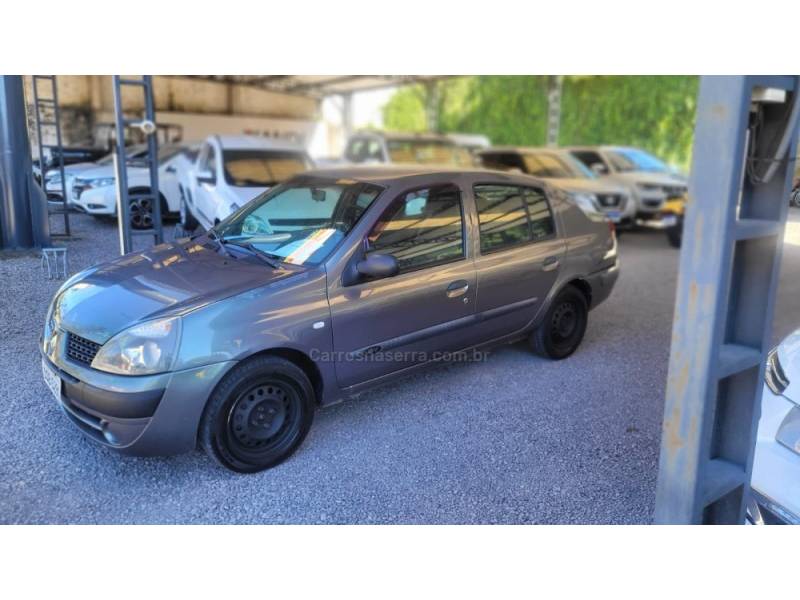 RENAULT - CLIO - 2005/2005 - Cinza - R$ 9.900,00