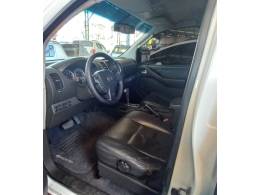 NISSAN - FRONTIER - 2013/2014 - Branca - R$ 95.900,00