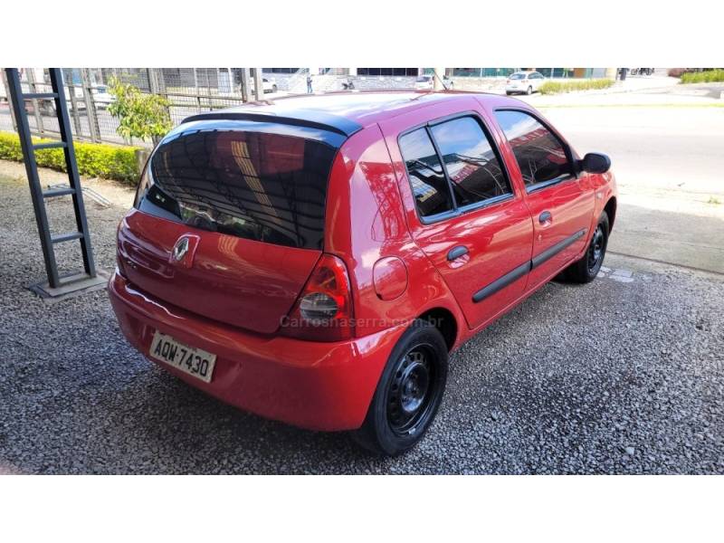 RENAULT - CLIO - 2008/2009 - Vermelha - R$ 17.500,00