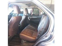 TOYOTA - HILUX SW4 - 2019/2019 - Cinza - R$ 229.900,00