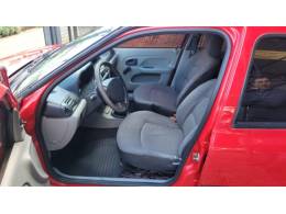 RENAULT - CLIO - 2008/2009 - Vermelha - R$ 17.500,00