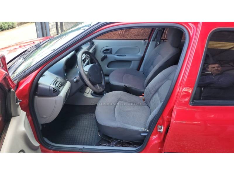 RENAULT - CLIO - 2008/2009 - Vermelha - R$ 17.500,00