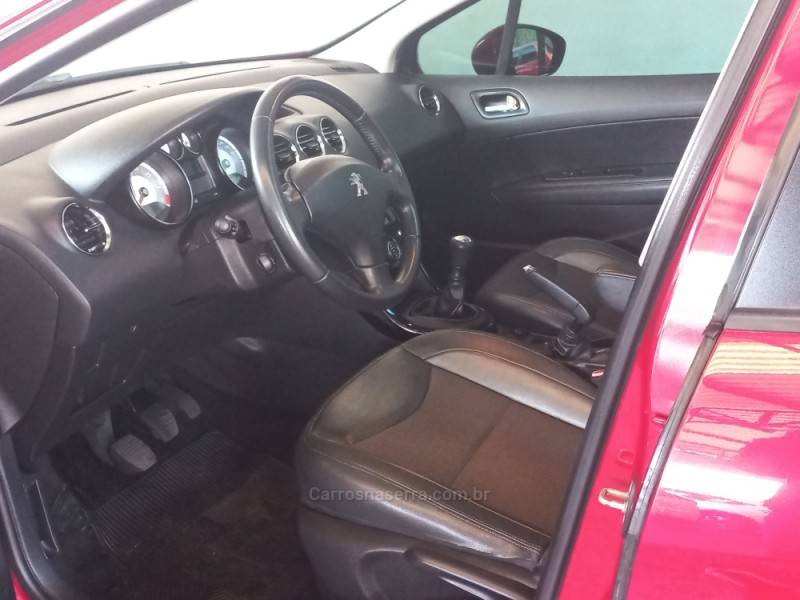 PEUGEOT - 308 - 2015/2016 - Vermelha - R$ 55.000,00