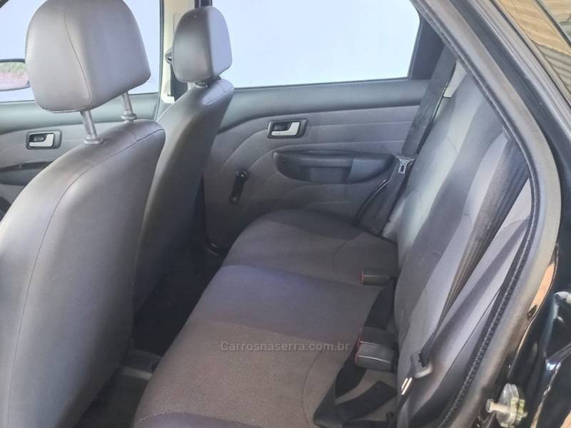 FIAT - PALIO - 2005/2006 - Preta - R$ 26.800,00