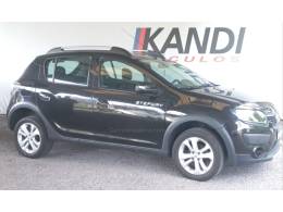 RENAULT - SANDERO - 2016/2017 - Preta - R$ 47.500,00