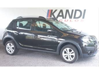 RENAULT - SANDERO - 2016/2017 - Preta - R$ 47.500,00