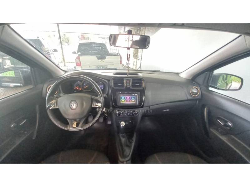 RENAULT - SANDERO - 2016/2017 - Preta - R$ 47.500,00