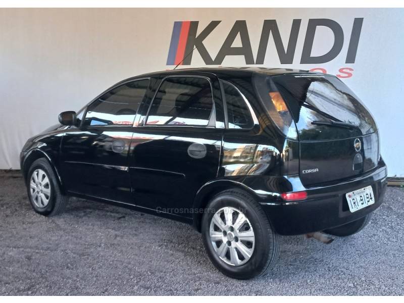 CHEVROLET - CORSA - 2010/2011 - Preta - R$ 31.400,00