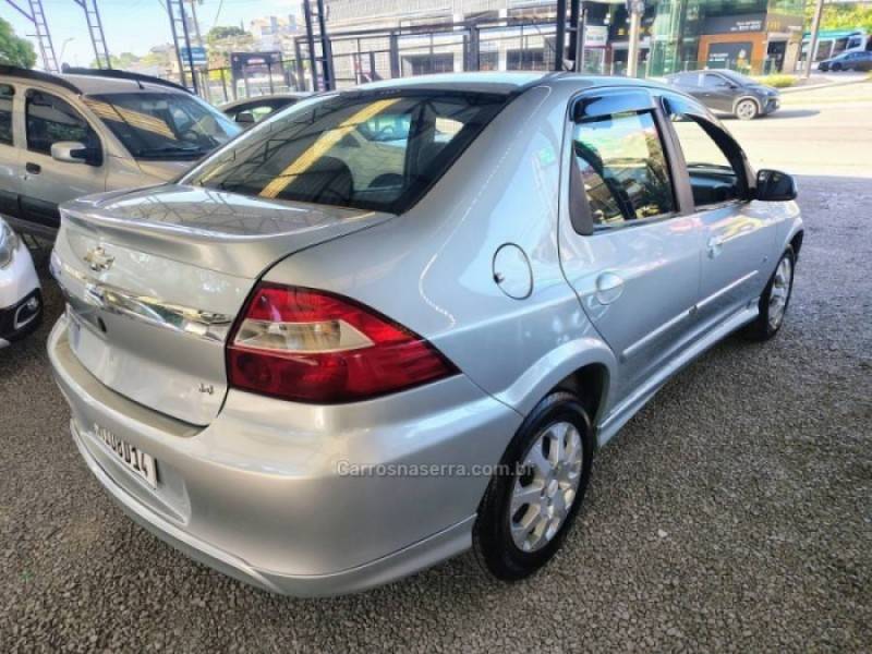 CHEVROLET - PRISMA - 2011/2012 - Prata - R$ 32.900,00