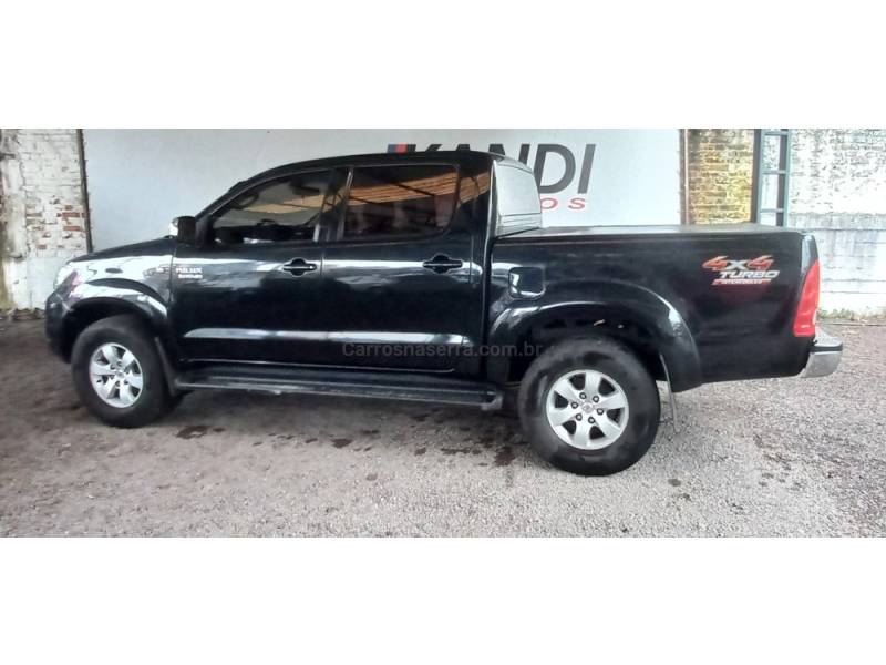 TOYOTA - HILUX - 2010/2011 - Preta - R$ 110.000,00