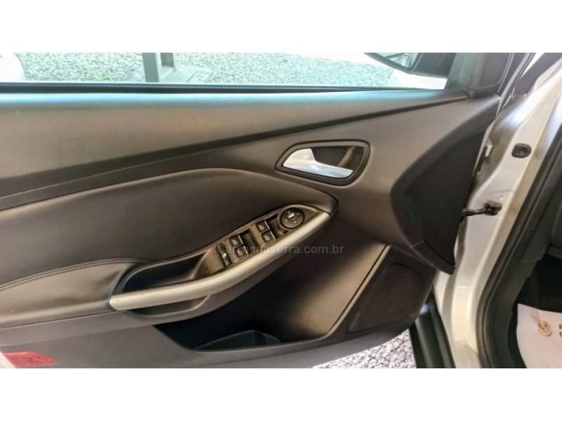 FORD - FOCUS - 2014/2015 - Prata - R$ 50.900,00