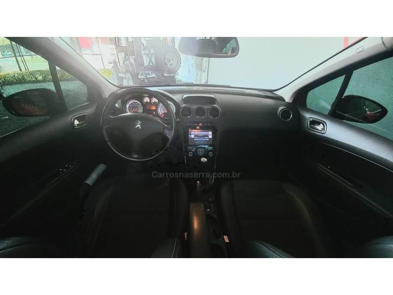 PEUGEOT - 308 - 2015/2016 - Vermelha - R$ 55.000,00
