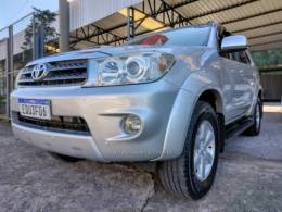 TOYOTA - HILUX SW4 - 2010/2010 - Prata - R$ 118.000,00