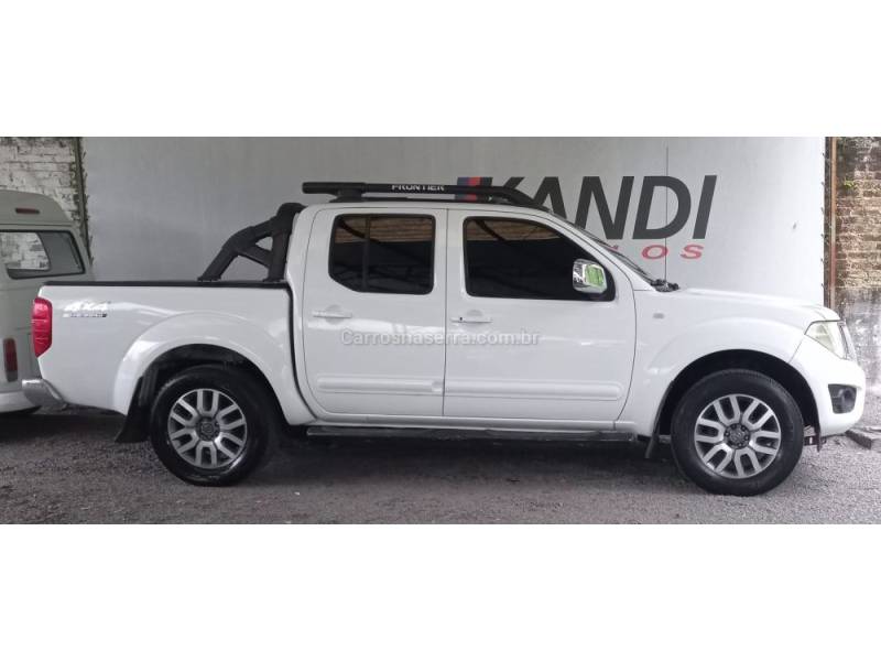 NISSAN - FRONTIER - 2013/2014 - Branca - R$ 95.900,00
