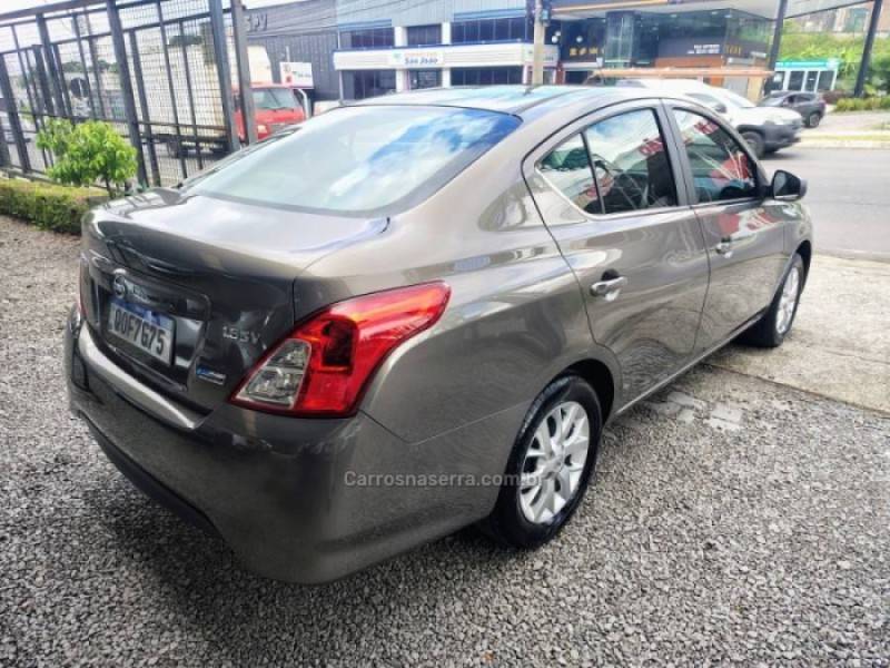 NISSAN - VERSA - 2018/2018 - Cinza - R$ 57.900,00